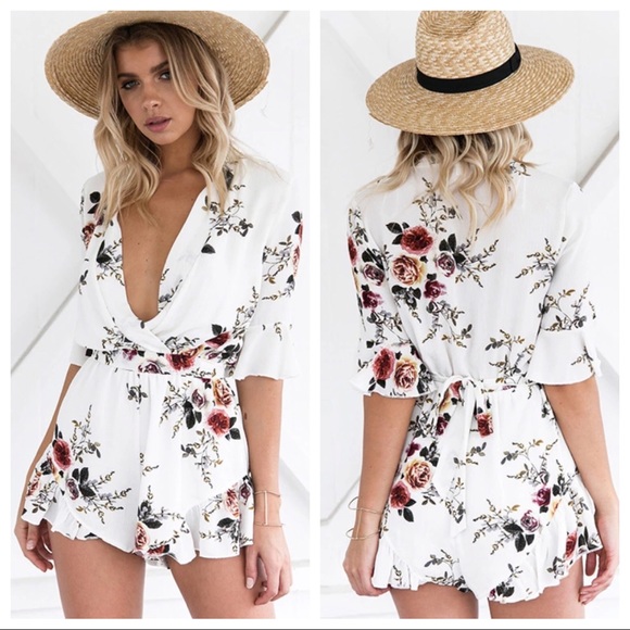 ❗️CLEARANCE Deep V-Neck Floral Print Romper - Picture 3 of 5